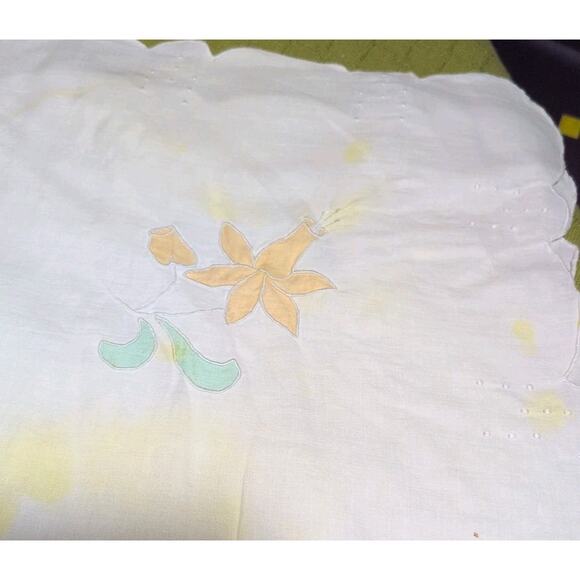 Vintage White Irish Linen Appliqued Yellow Floral Table Cover Four Napkins READ - Picture 9 of 9